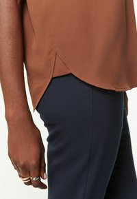 Next SHORT SLEEVE OVERHEAD STANDARD - Pusero - rust brown