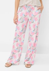 Leichte, gemusterte Hose mit floralen Motiven in Pink, Blau und Grau auf einem weißen Hintergrund. Mit elastischem Bund und Taschen.