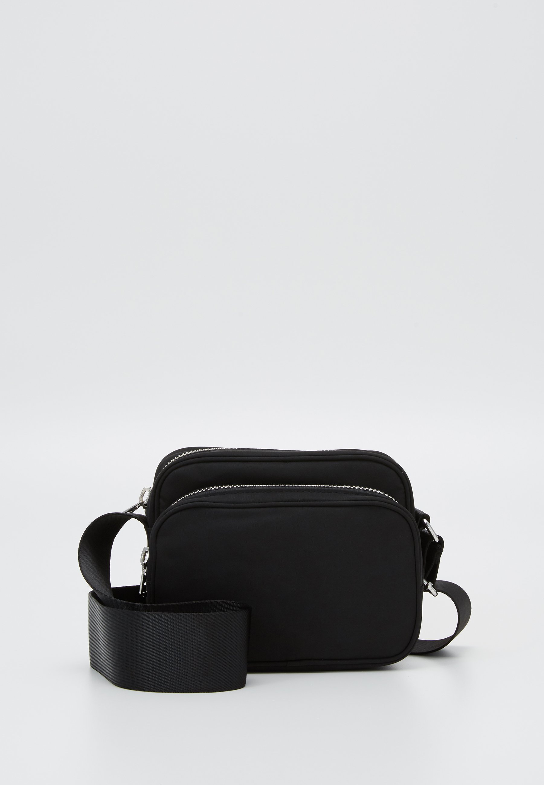 Weekday SUND CROSSBODY BAG Skulderveske blacksvart Monki JINDER BAG Skulderveske black nylonsvart Zalando.no