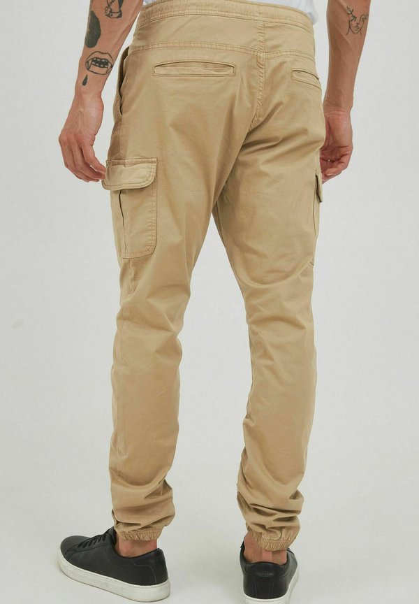 IDGILMAT - Cargo trousers - amber3