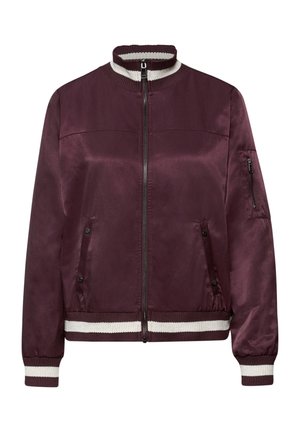 Veste bomber bordeaux en satin lisse, avec un col montant, des poignets côtelés, deux poches avant et une poche zippée sur le bras.