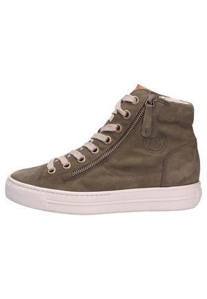 Brązowy wysokostrzonowy skórzany sneaker z białą podeszwą, beżowymi sznurówkami i bocznym zamkiem na zewnętrznej stronie kostki dla łatwego zakładania.