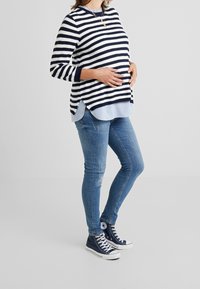 Seraphine Maglione - dark blue