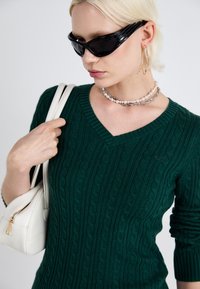 Hollister Co. ICON CABLE V NECK - Džemperis - trekking green