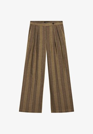 Brune bukser med vide ben og lodrette mørkere striber, plisseringer foran, sidelommer og lukkes med en knap i taljen.