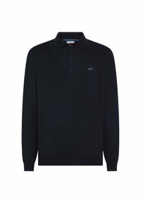 Polo a maniche lunghe nera realizzata in tessuto morbido con colletto abbottonato, caratterizzata da un discreto logo blu navy sul petto.