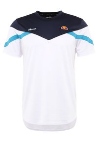 Bílý sportovní tričko s tmavě modrým horním hrudníkem, svetle modré diagonální pruhy na rukávech, logo a emblém Ellesse na hrudi.