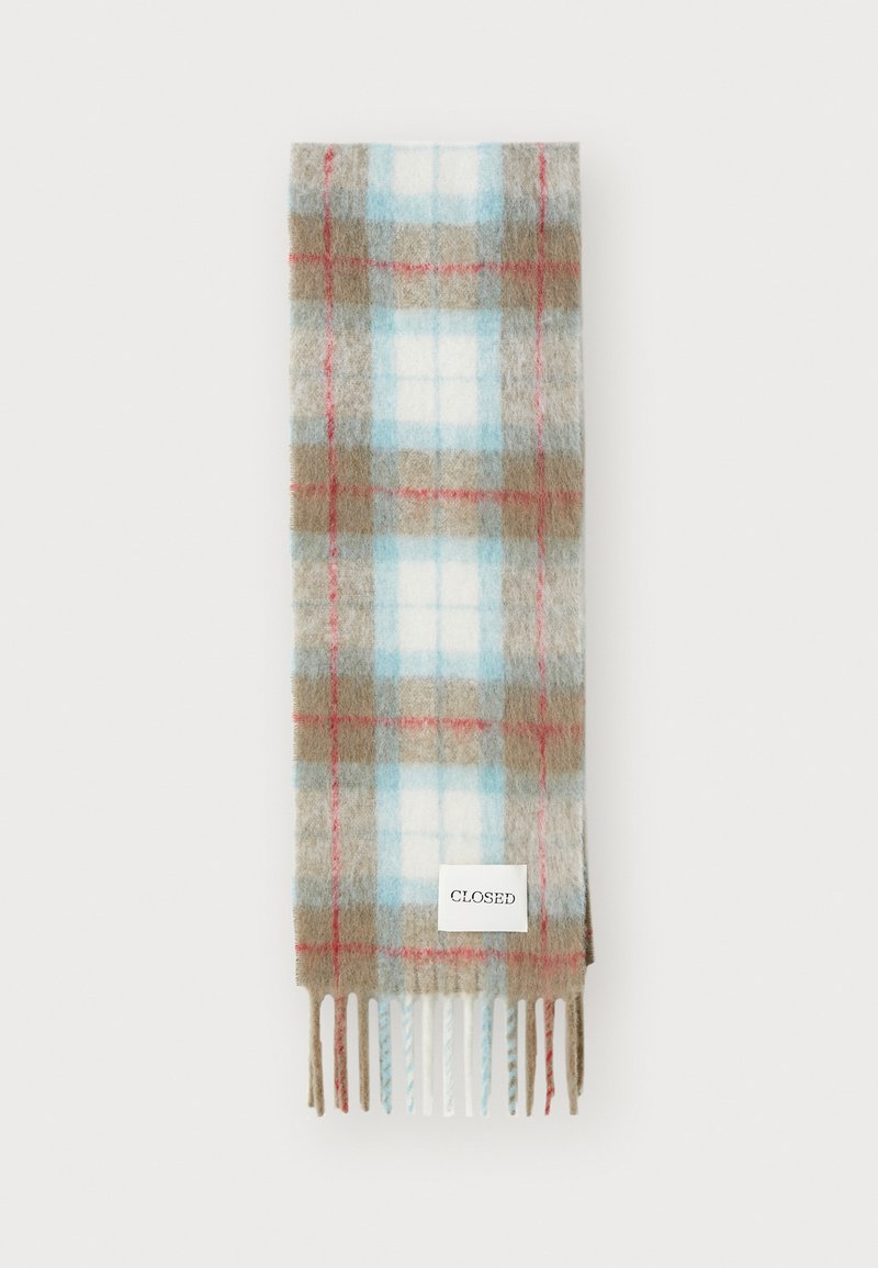 Écharpe en laine avec un motif écossais beige et bleu clair agrémenté d'accents rouges. Bords finis avec des franges de couleurs variées. L'étiquette de la marque indique "CLOSED."