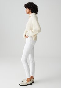 OPUS MID RISE ANKLE - Jeans Skinny Fit - white