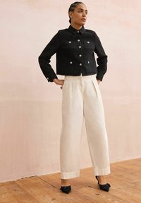 Next TALL FIT BARREL  - Hlače - ivory