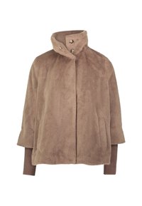 Veste en fausse fourrure beige clair, avec un col haut, une fermeture à boutons, des épaules tombantes et des accents en tricot côtelé sur les manches.