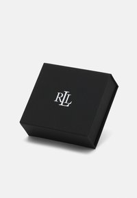 Czarny prostokątny pojemnik z matowym wykończeniem, z białym wytłoczonym logo "RLL" z przodu, bez widocznych elementów metalowych czy wzorów.