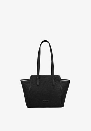 Bolso tote negro con textura en relieve, material sintético, dos asas cortas y cremallera lateral. Presenta un diseño estructurado y un detalle de logo.