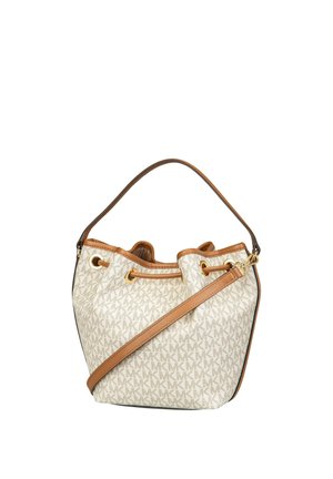Borsa a secchiello beige e marrone chiaro con motivo "MK", occhielli dorati, manico corto e tracolla staccabile.