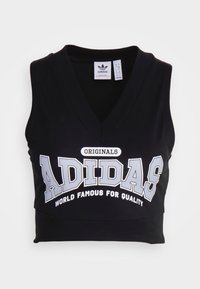Fekete ujjatlan crop top, pamutból készült, V-kivágású dizájnnal, fehér felirattal "ADIDAS" és "VILÁGSZERTE HÍRES A MINŐSÉGRŐL".