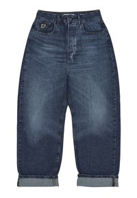 Vaqueros de mezclilla azul oscuro con cintura alta, silueta de pierna recta, dobladillos remangados y un bolsillo delantero con un parche de logotipo.