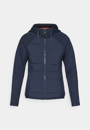 Giacca puffer blu navy con cappuccio, chiusura zip e due cordini regolabili. Presenta spalle e pannelli laterali testurizzati a contrasto.