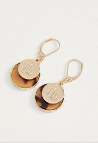 Aranyszínű karikafülbevalók, lekerekített teknőspáncél korongokkal és kisebb arany korongokon gravírozott "RL" monogrammal.