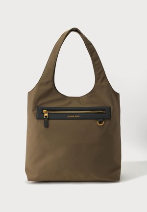 Brązowa torba typu tote z szerokimi uchwytami, czarna kieszeń na zamek z przodu, złoty zamek błyskawiczny i pierścień, logo Michael Kors na kieszeni.