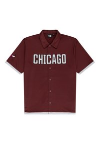 Maroona košulja na dugme s natpisom "CHICAGO" u bijeloj boji. Ima logo na lijevoj rukavu i bijele detalje na manžetama. Glatka tekstura.