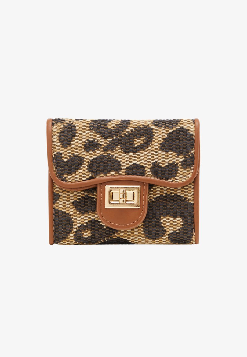 Kleine Geldbörse im Leopardenmuster mit gewebter Textur, ausgestattet mit braunen Ledeerakzenten und einem goldfarbenen Verschluss.