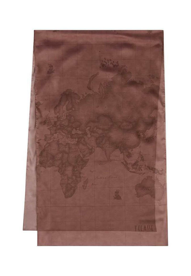Sciarpa di seta con motivo della mappa del mondo in marrone, finitura ad alta lucentezza, con linee della griglia e piccole illustrazioni di navi, texture morbida.