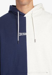 655806_9