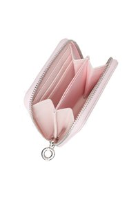 Portafoglio rosa con zip, dotato di più scomparti per carte e comparti interni. Presenta una zip argentata e un accento di hardware circolare.