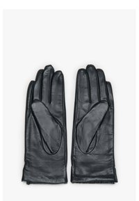 Czarne skórzane rękawiczki o gładkiej fakturze, z pięcioma palcami i złożonym mankietem. Minimalne przeszycia widoczne wzdłuż szwów.