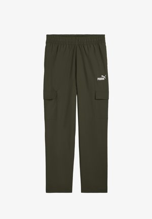 Pantaloni cargo verde oliva con vita elasticizzata, due tasche laterali e un logo Puma bianco stampato sul davanti. Tessuto dalla consistenza liscia.