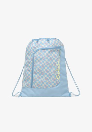 Hellblauer Kordelzugbeutel mit Frontreißverschlusstasche, kariertem Muster mit violetten Blumen und gelbem "Satch"-Logo an der Seite.