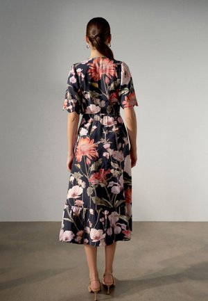 Next, REGULAR FIT - SCALLOP SLEEVE WRAP MIDI - Päevakleit - navy blue floral printed