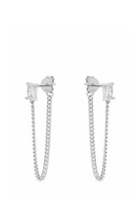 Pendientes de plata con piedras rectangulares transparentes y cadenas de plata delicadas unidas que cuelgan por debajo de cada stud.
