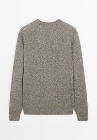 Maglione grigio lavorato a maglia con collo rotondo, maniche lunghe e una finitura testurizzata con un motivo sottile. La vista posteriore mostra una costruzione semplice.