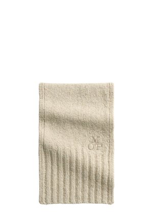 Articolo in tessuto lavorato a maglia beige con una texture a coste. Presenta un logo in rilievo "M OP". Forma rettangolare, aspetto morbido.