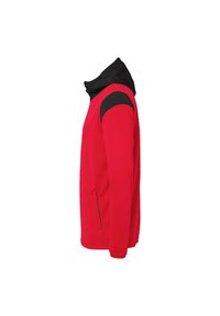 Rød hoodie med sort hætte og skulderdetaljer, der har en glat tekstur og sidelommer med lynlås til praktisk brug.