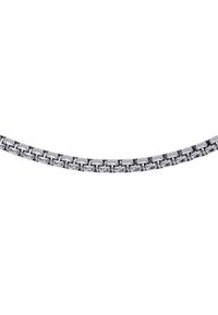 Collana in argento con maglie ovali collegate tra loro e finitura lucida, che creano una texture liscia e un design uniforme.