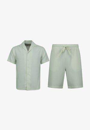 Lichtgroen T-shirt met korte mouwen en bijpassende shorts, met een gestructureerd patroon, knoopsluiting en een elastische tailleband met trekkoord.