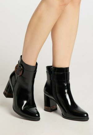 - Ankle boot