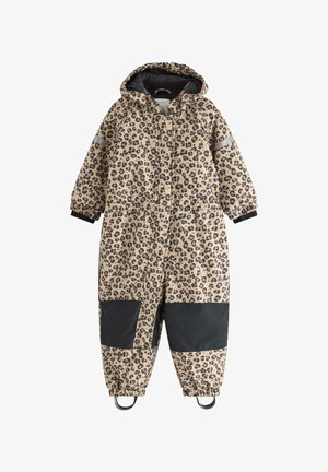 Leopardmönstrad, isolerad snällsuit i beige och svart. Har en fodrad huva, två framfickor och svarta knäpatchar. Elastiska muddar vid handlederna.