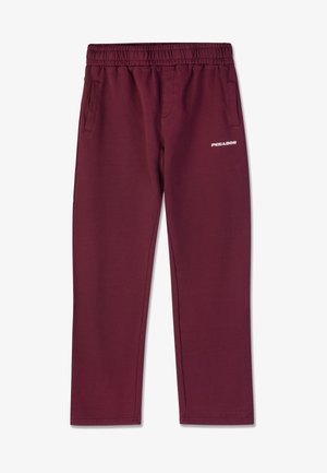 Burgundy värvi treeningpüksid, mis on valmistatud pehmest kangast, elastse vöökoha, kahe külgtasku ja valge PEGAEXPOR logoga esiküljel.