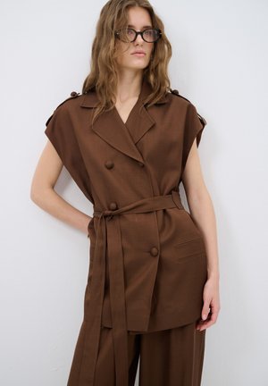 DOUBLE BREASTED - Waistcoat - brown