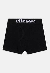 Pantaloni boxer neri con logo "ellesse" bianco sulla cintura, caratterizzati da una texture liscia, materiale elastico e design con busta frontale.