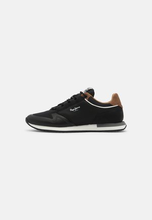 TOUR URBAN - Trainers - black