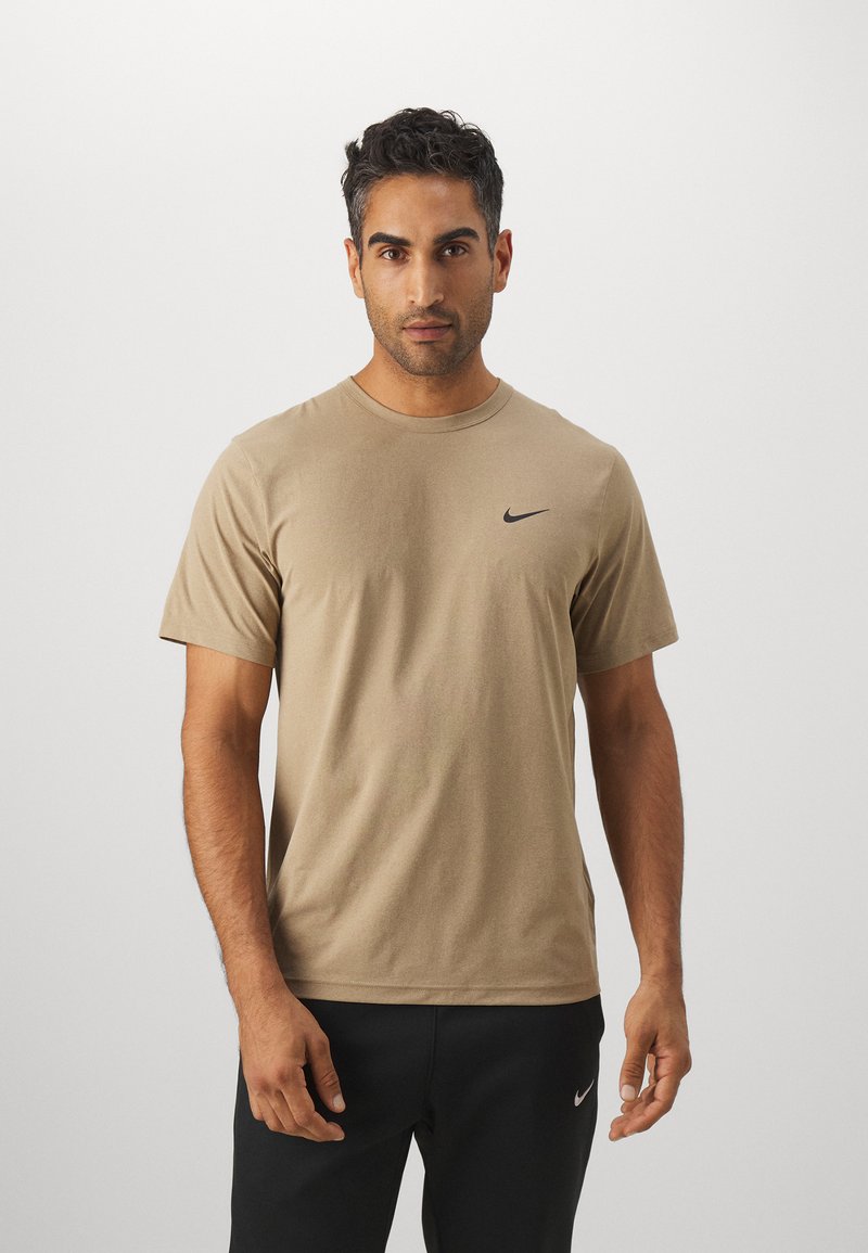 Nike Performance HYVERSE - T-skjorte til trening - khaki