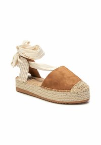 XTI Alpargatas - camel