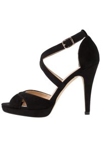 Sandale à talons hauts en daim noir avec un bout ouvert, des brides croisées et une boucle  à la cheville. Comprend une plateforme pour plus de hauteur.