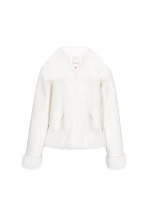 Chaqueta de piel sintética blanca con gran solapa, adornos de piel en la parte delantera, el dobladillo y los puños, y bolsillos frontales.