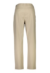 Beige bukser med lige ben, der har en flad front, bæltestropper og to baglommer med knaplukning. Glat stoftekstur.