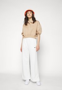 Nike Sportswear W NSW STYLE FLC CROP 3Q POLO - Camisola - beige